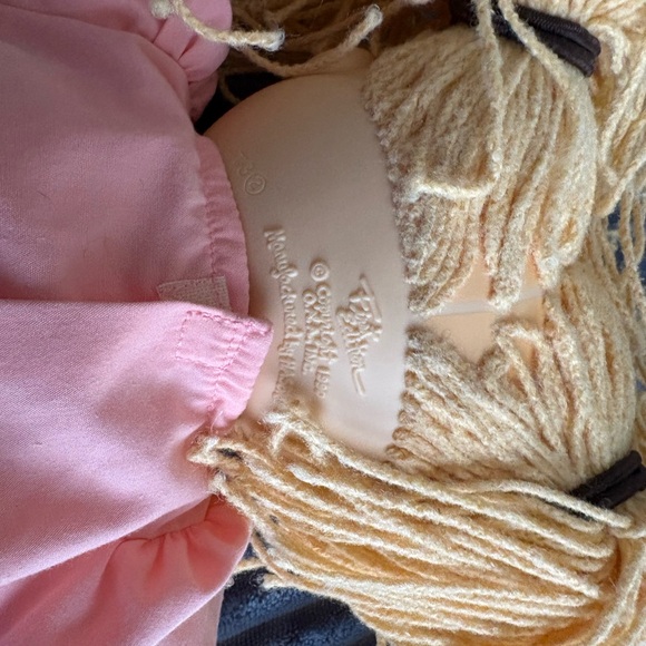Cabbage patch doll - Picture 3 of 4
